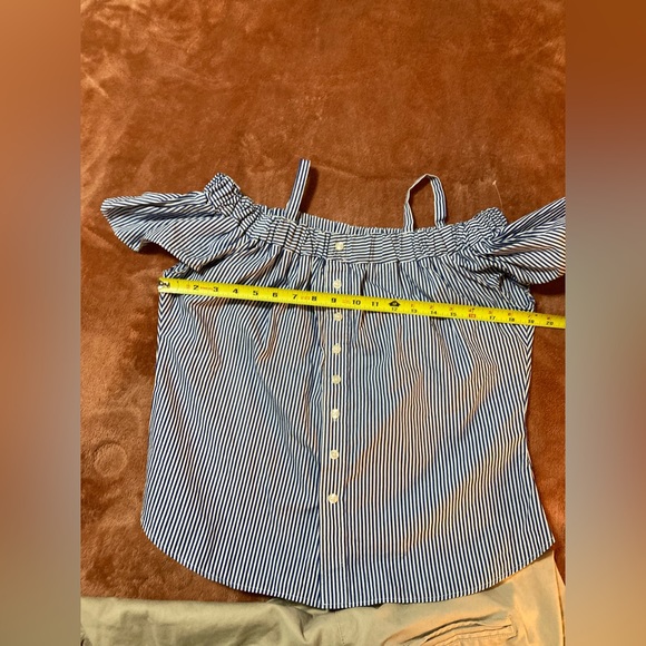 Top Smocked Flowy Strappy Cold Shoulder Tee Size M. - Picture 5 of 6